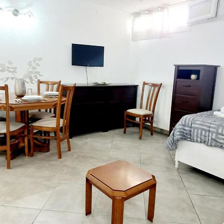Maria'S Cozy Basement Studio ! Volos Exterior foto